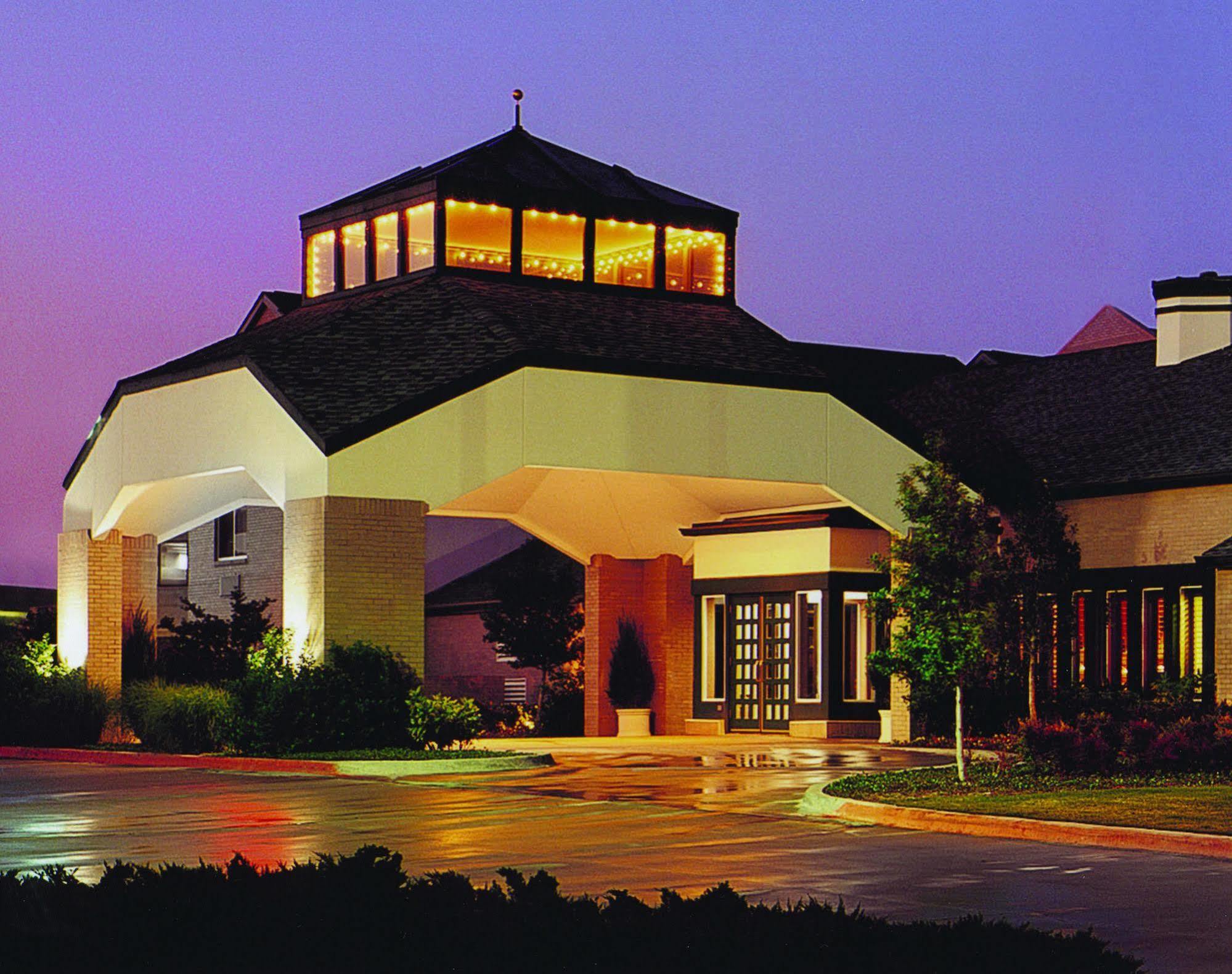 Endeavor Inn&Suites Topeka Exterior foto